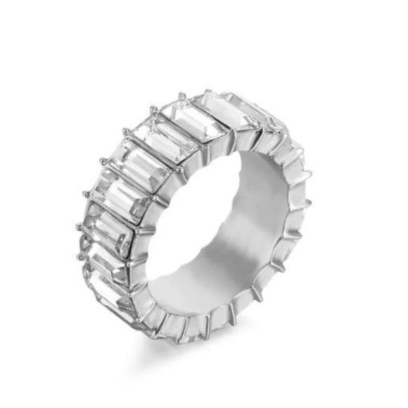 Jewelry - Vulosa Willa Ring Size 6 NWOT